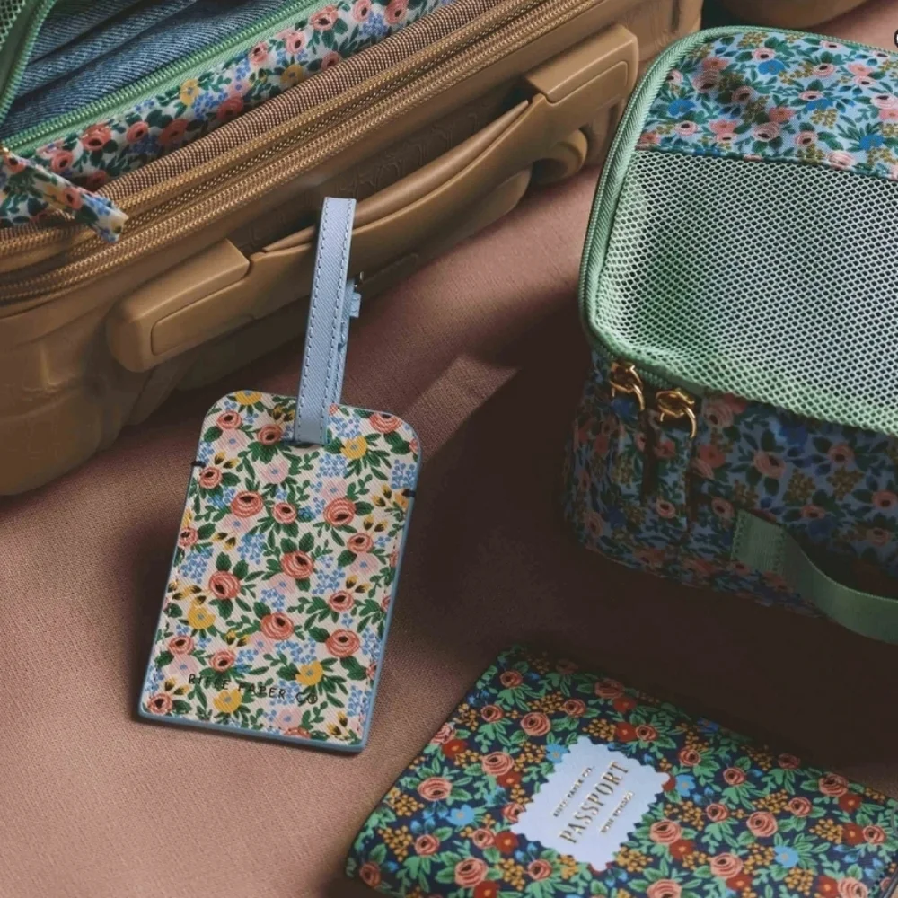 Rifle Paper Co. rosa passport